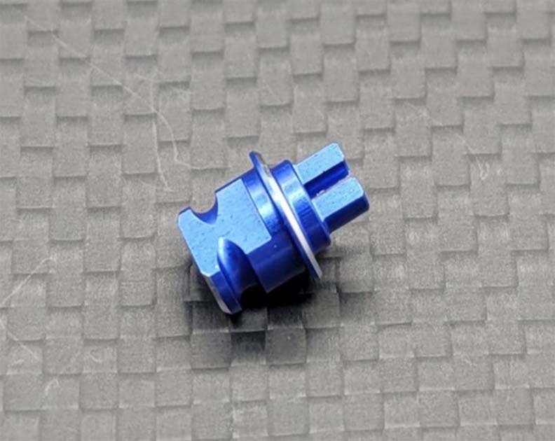GG-OP-009-lite Giulia alum. central spur adaptor